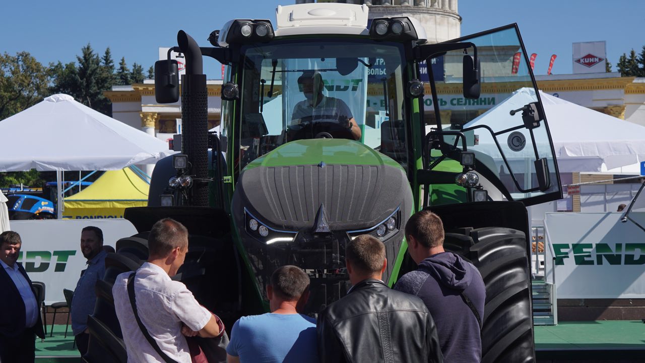 трактор Фендт 1050 на виставці Агро2018