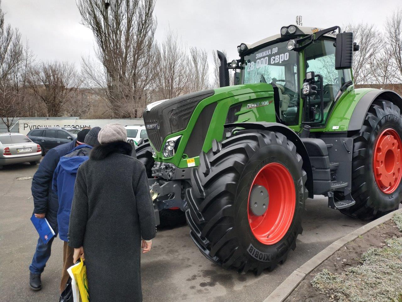 трактор Фендт 360 л.с. со скидкой до 28000 евро от агроспейс на выставке Агропром 2019, Днепр